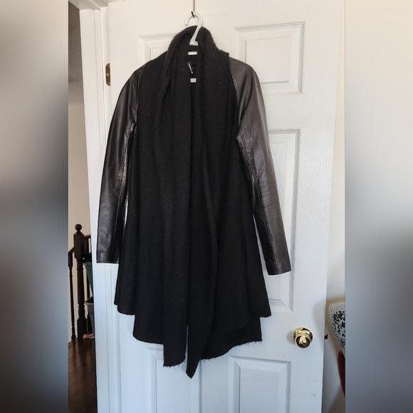 Marna size Large sweater jacket with geuine leather sleeves - Picture 3 of 3